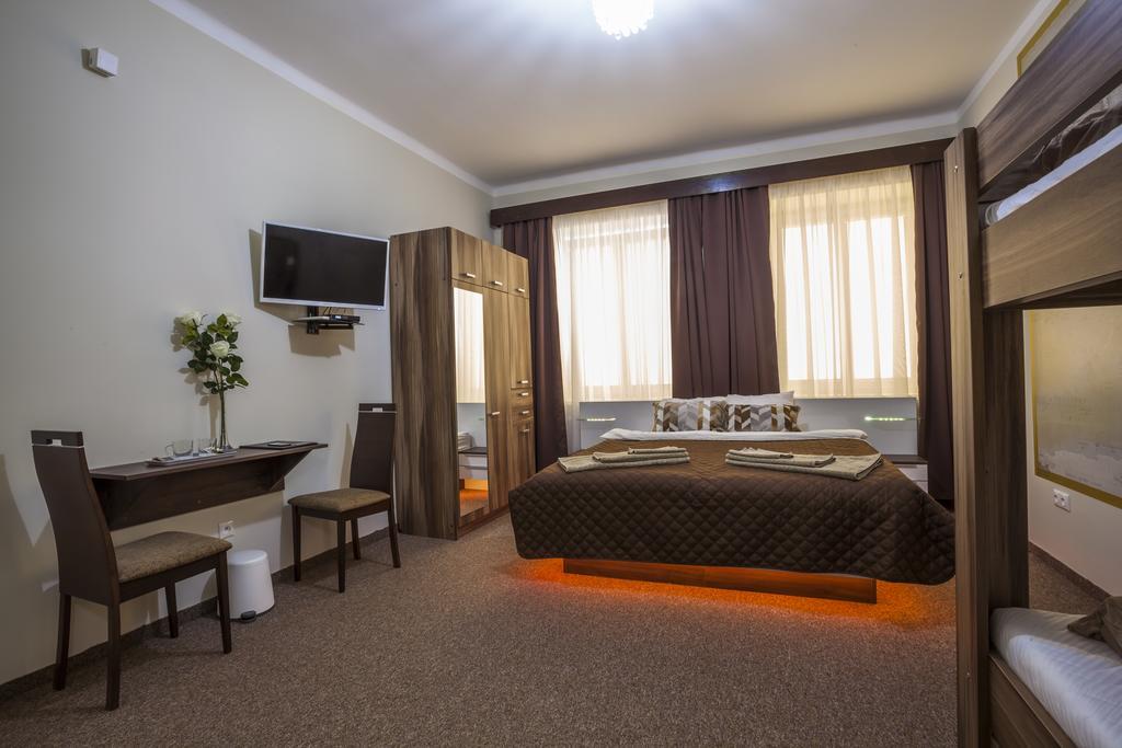 Luxury Air-Conditioned Rooms In Old Town Bratislava Exterior foto