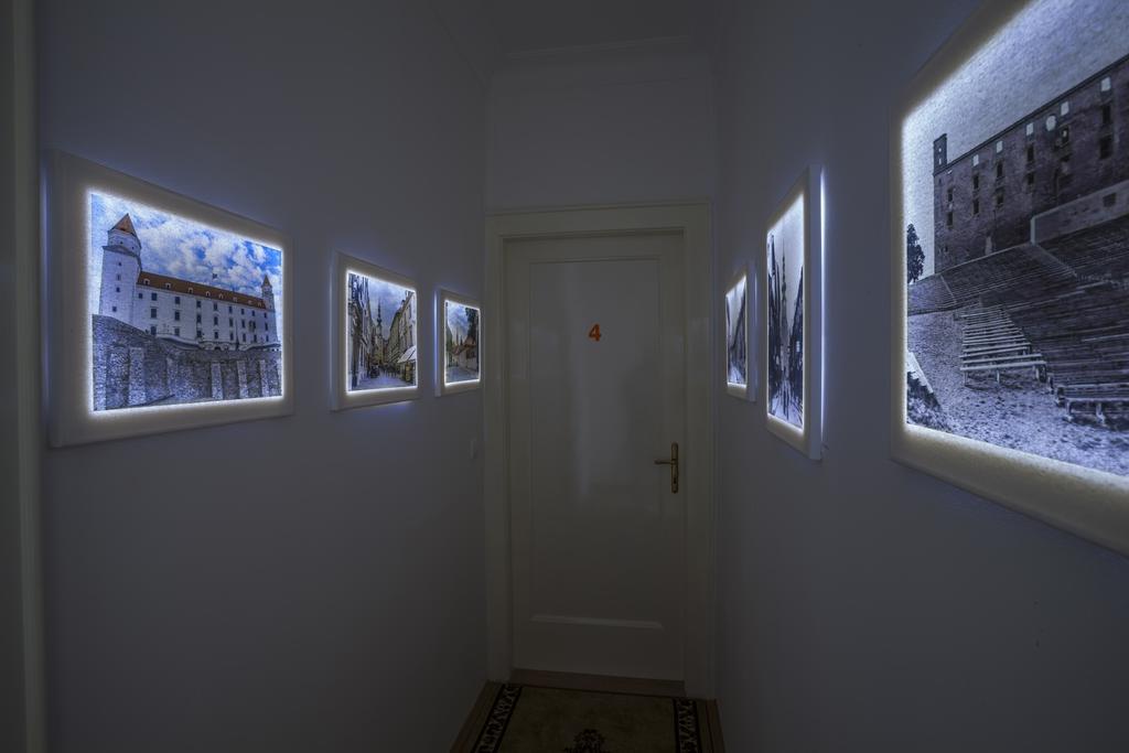 Luxury Air-Conditioned Rooms In Old Town Bratislava Exterior foto
