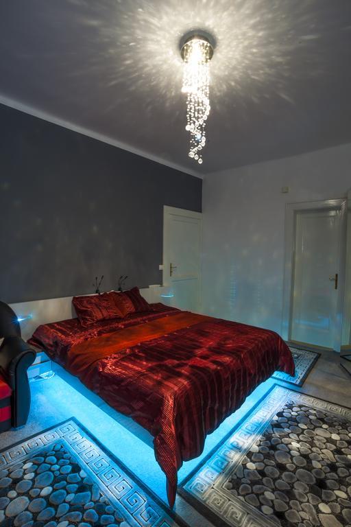 Luxury Air-Conditioned Rooms In Old Town Bratislava Exterior foto