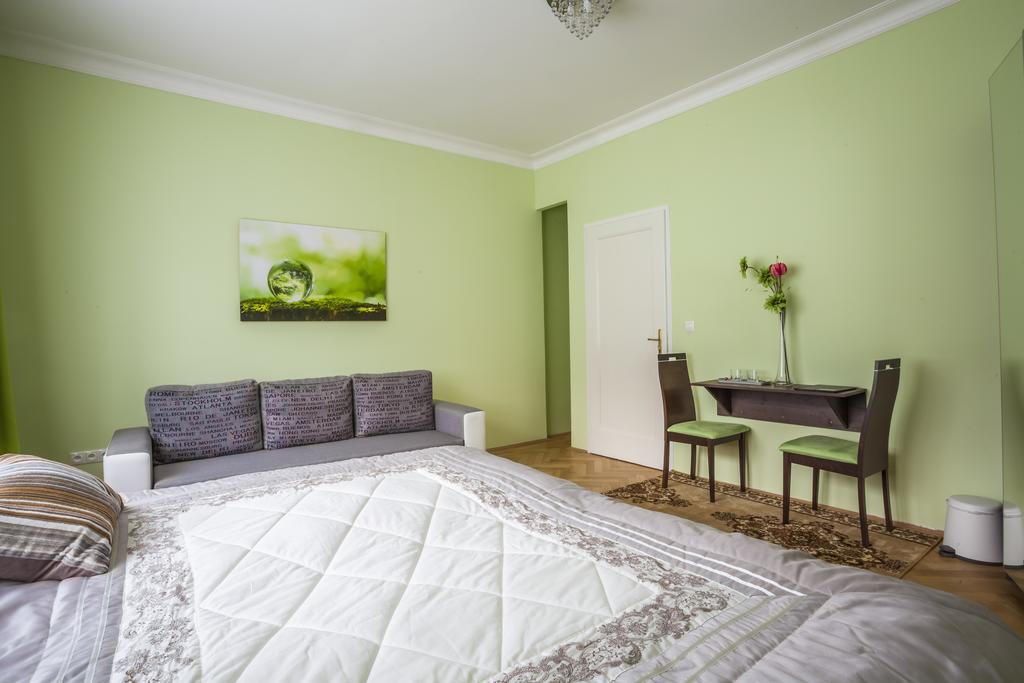 Luxury Air-Conditioned Rooms In Old Town Bratislava Exterior foto