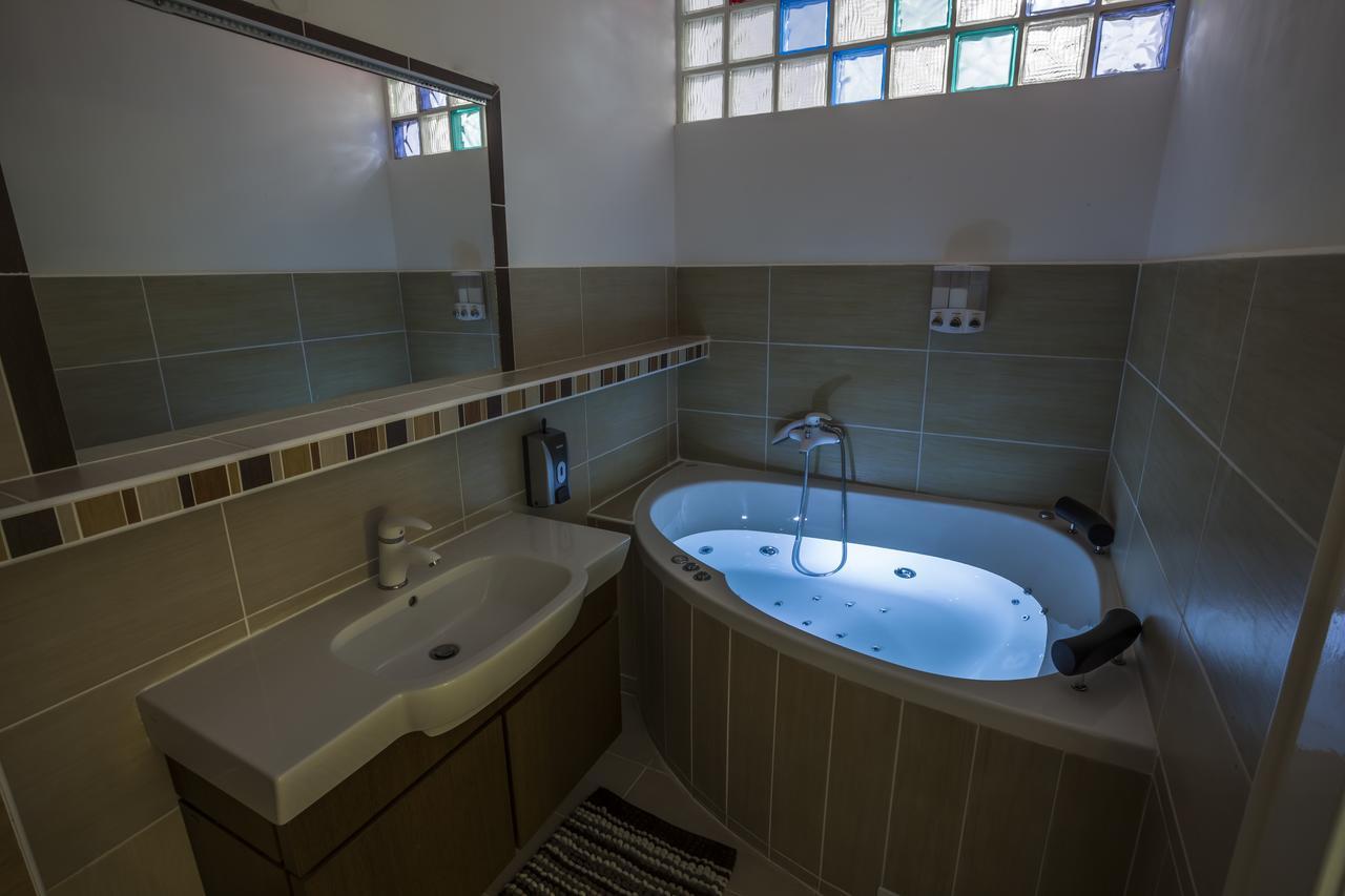 Luxury Air-Conditioned Rooms In Old Town Bratislava Exterior foto